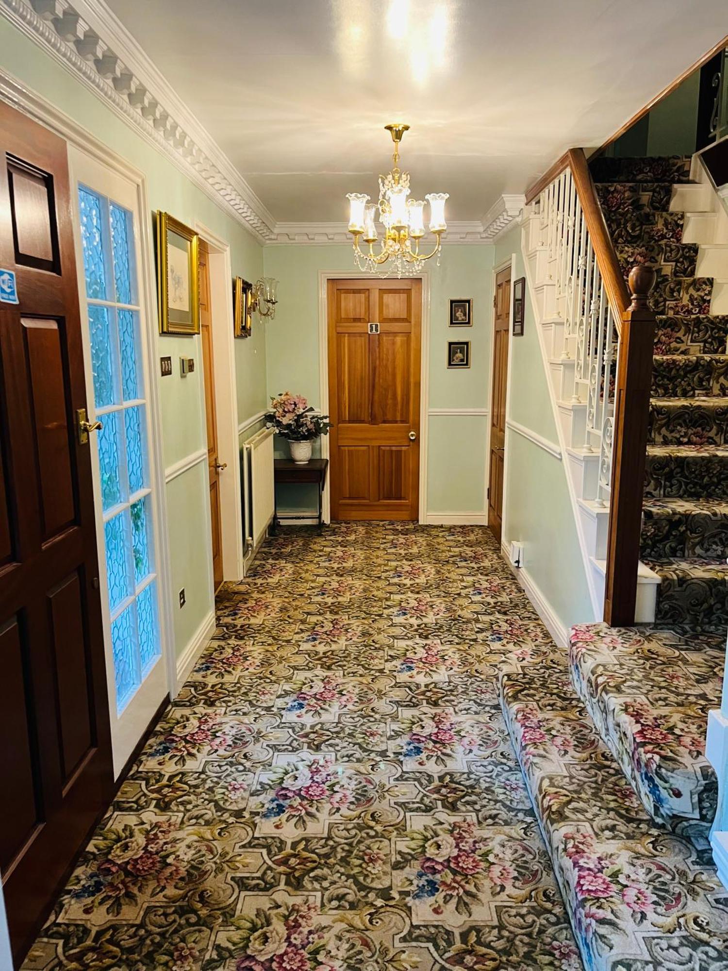 Unwind In Comfort At Cosy Caradus Your 4 Bedroom Home Sweet Home! Birmingham Exteriér fotografie